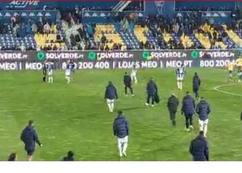 Wendell de cabeça perdida tenta agredir árbitro após derrota na Amoreira